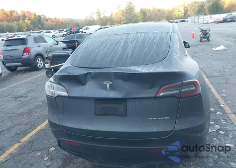 2023 Tesla Model Y Awd/Long Range Dual Motor All-Wheel Drive z USA, uszkodzony, nr VIN 7SAYGDEE1PF749270